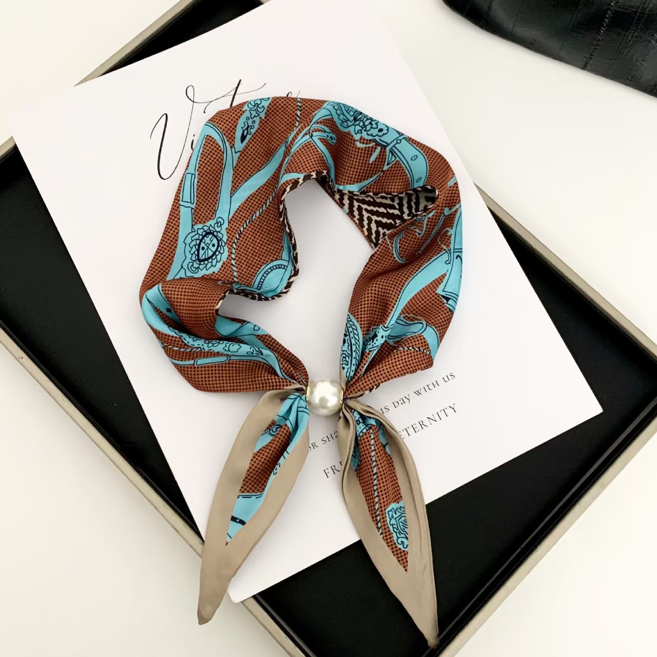 Face Scarf Mask - Koreanischer Stil Eleganter Perlen-Magnet-Schal für Damen